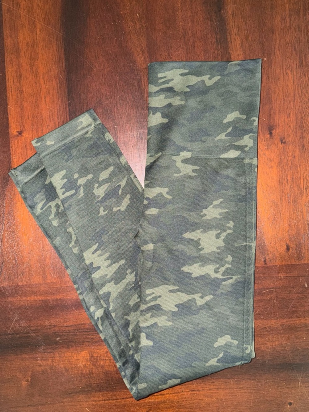 SPANX Look At Me Now Seamless Camo Leggings - Size Large - Picture 5 of 7